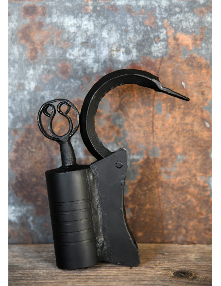 Lucchetto medievale in ferro battuto...