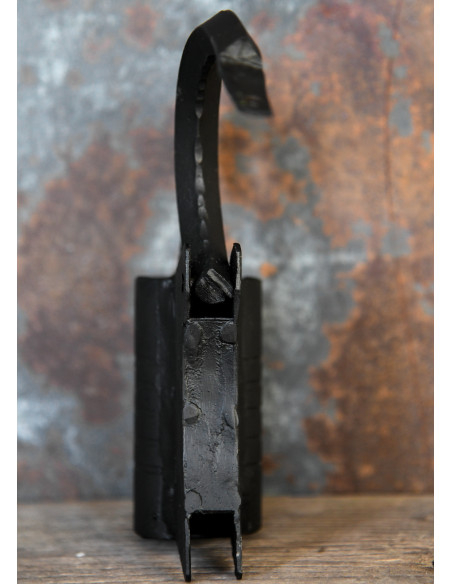 Lucchetto medievale in ferro battuto...