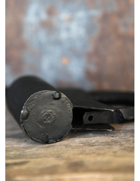 Lucchetto medievale in ferro battuto...