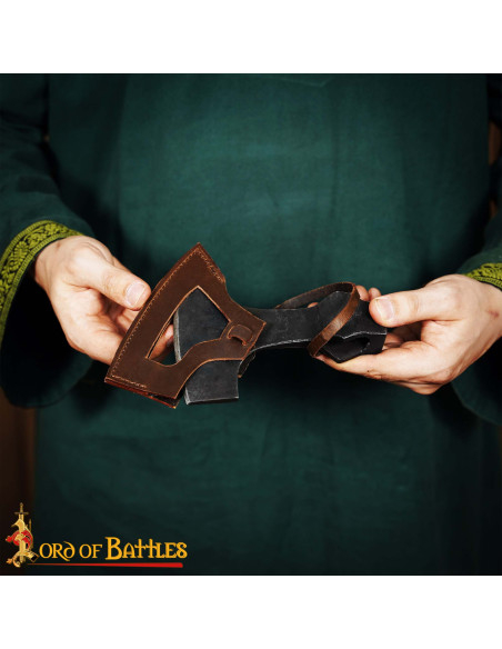 Ascia vichinga in acciaio con fodero...