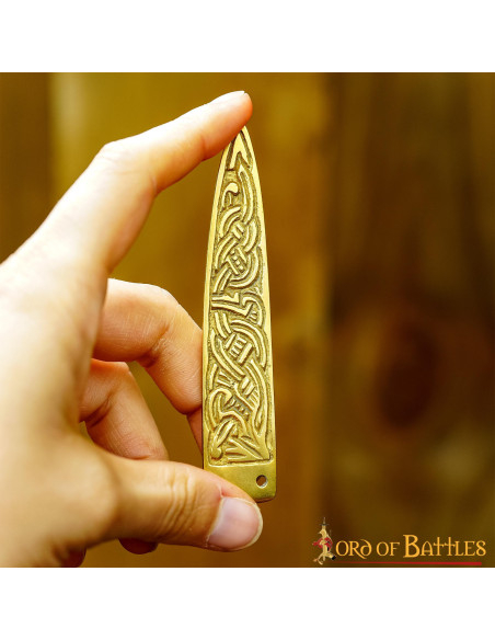 Punta cintura medievale con nodi...