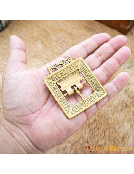 Fibbia in ottone massiccio del XV...