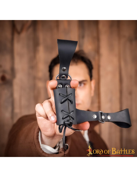 Baldacchino medievale in pelle nera...