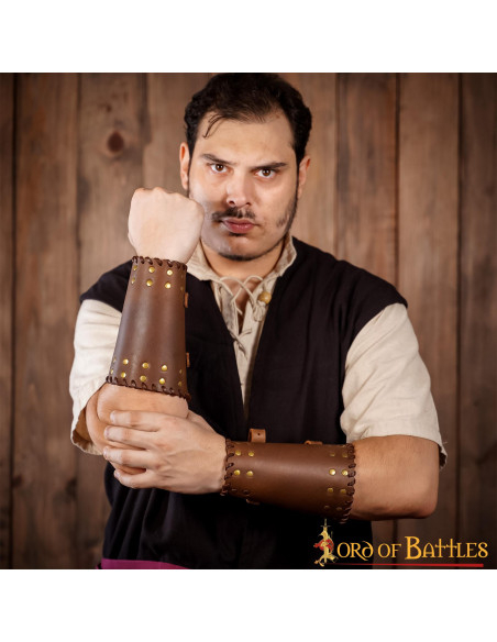 Bracciali medievali in pelle marrone...