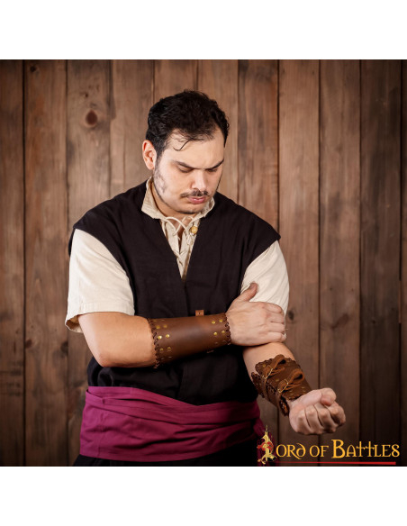 Bracciali medievali in pelle marrone...