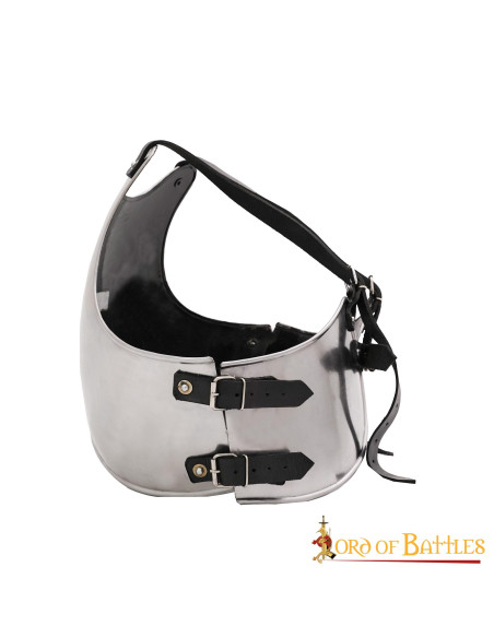 Corazza medievale in acciaio per...