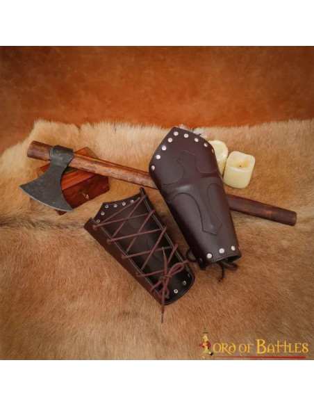 Bracciali medievali in cuoio simbolo...