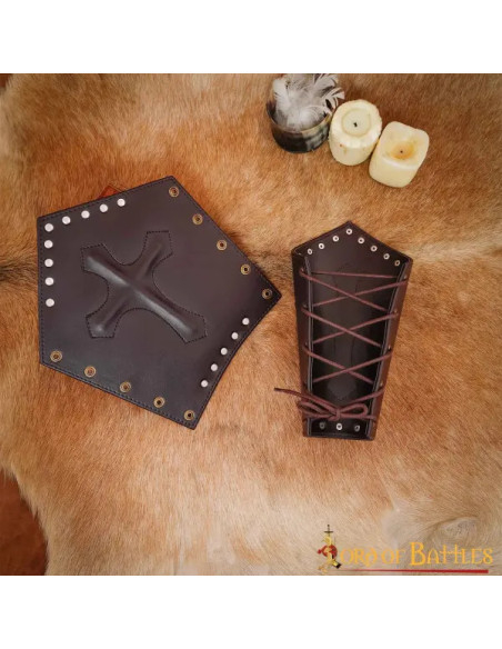 Bracciali medievali in cuoio simbolo...