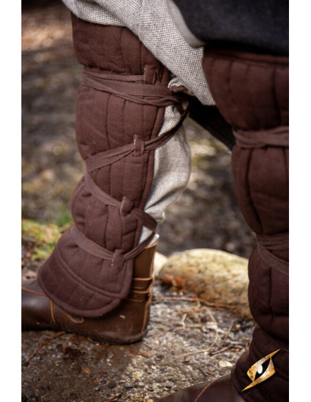 Schinieri medievali imbottiti, marroni