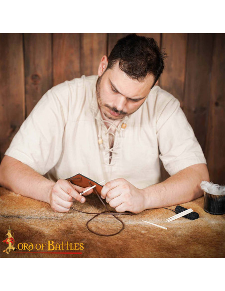 Ago per ricamo medievale in osso (9 cm.)