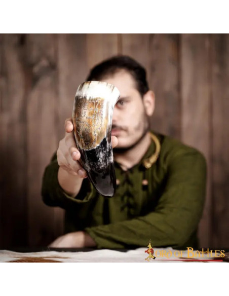 Corno da bere vichingo con design...