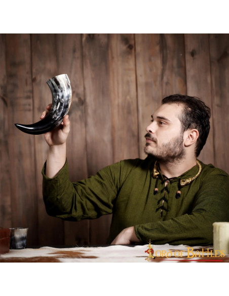 Corno da bere vichingo con design...