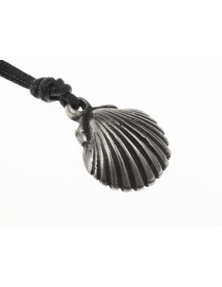 Ciondolo medievale con conchiglia di...