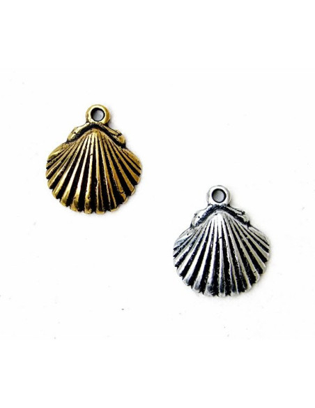 Ciondolo medievale con conchiglia di...