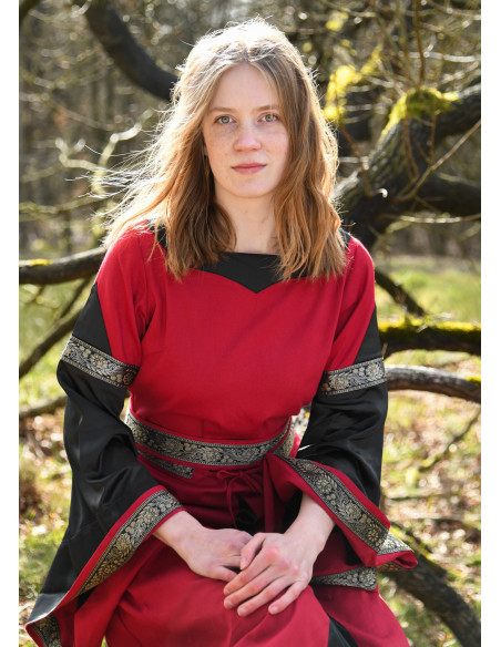 Abito medievale del nobile modello...