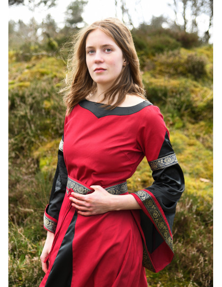 Abito medievale del nobile modello...