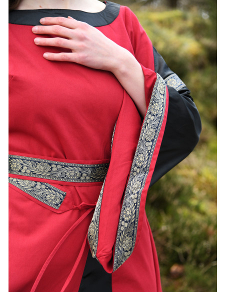 Abito medievale del nobile modello...