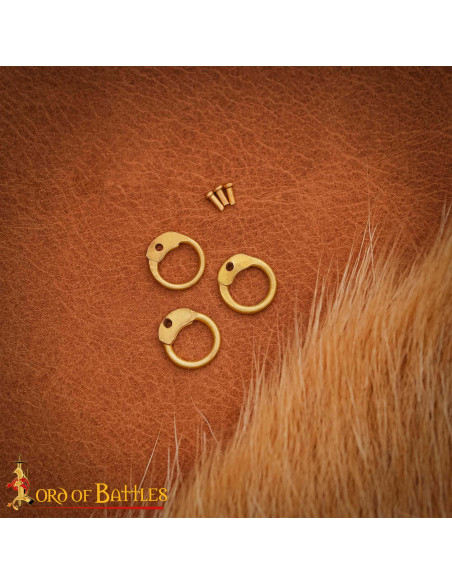 Anelli rotondi in ottone con rivetti...