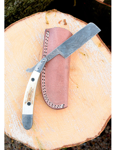 Rasoio in acciaio damasco con fodero...