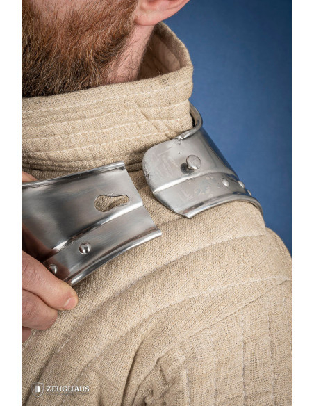 Gorgiera medievale a punta in acciaio...