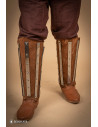 Schinieri medievali in acciaio e crosta di cuoio, marrone