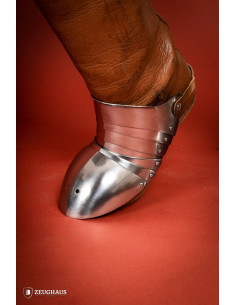 Scarpiere medievali segmentate in acciaio lucido