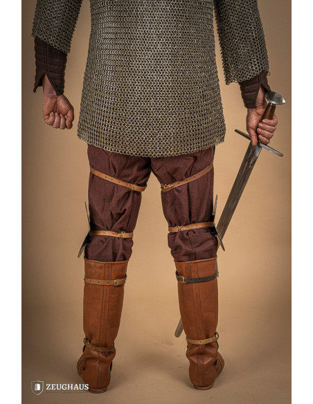 Gambe per armatura medievale in...