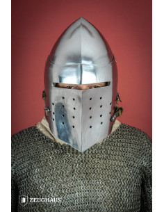 Bacinella medievale con visiera integrale, in acciaio lucido
