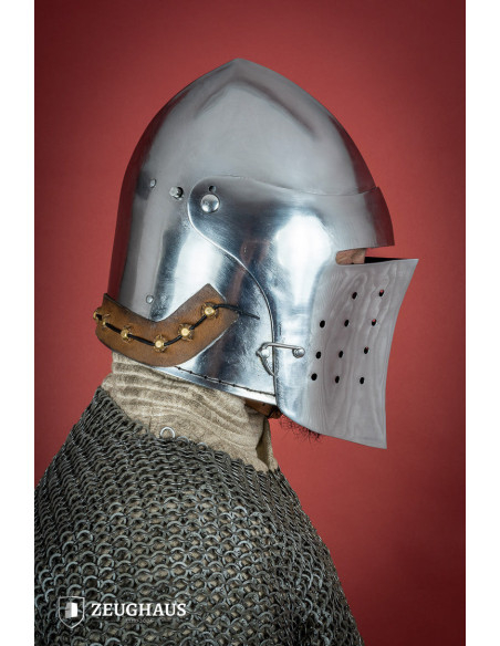 Bacinella medievale con visiera...