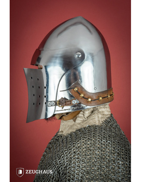 Bacinella medievale con visiera...