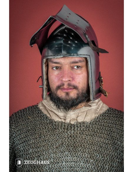 Bacinella medievale con visiera...