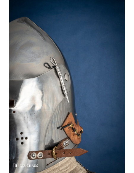 Bacinella medievale in acciaio con...