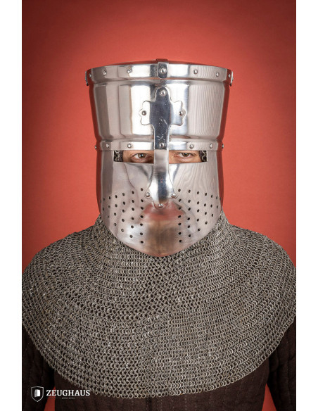 Elmo da crociato della prima epoca,...