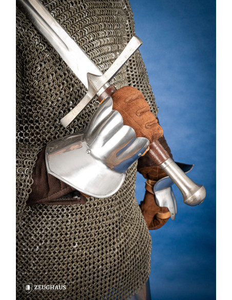 Guanti medievali in acciaio lucido...