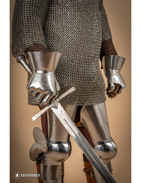 Guanti medievali in acciaio lucido...