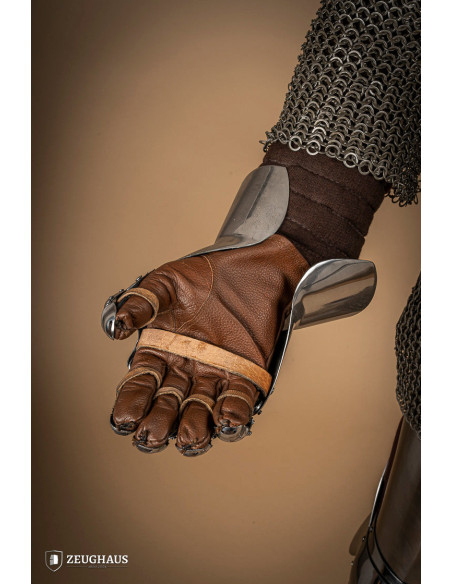 Guanti medievali in acciaio lucido...