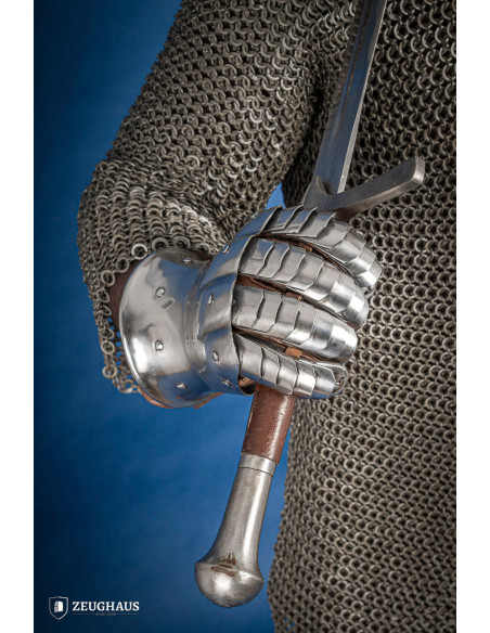 Guanti medievali in acciaio lucido...