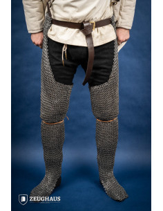Anelli rivettati con cotta di maglia per gambe medievali...