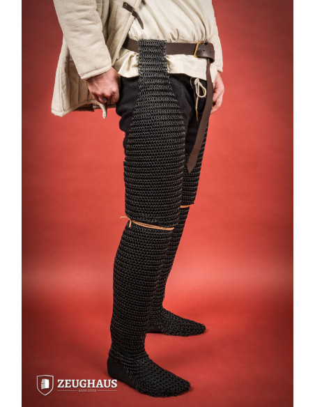 Gambe medievali cotta di maglia in...