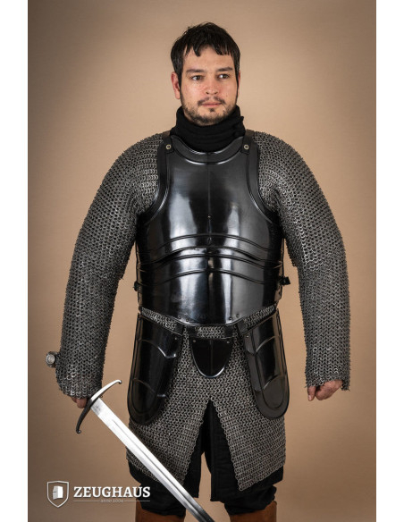 Corazza da guerriero medievale con...