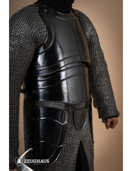 Corazza da guerriero medievale con...