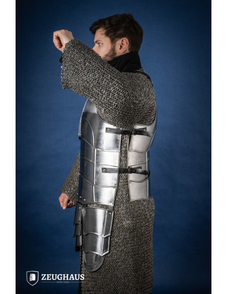 Corazza medievale con cinghie,...
