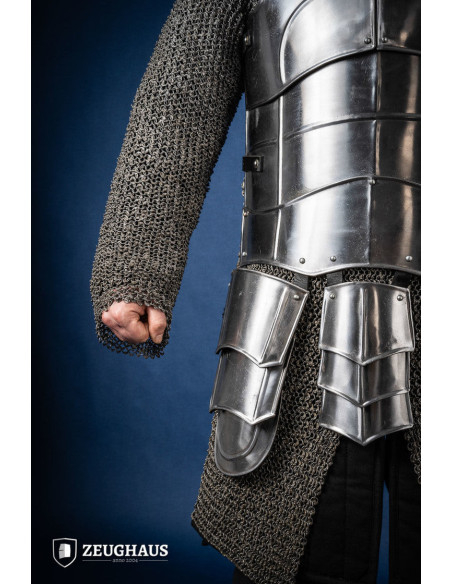 Corazza medievale con cinghie,...