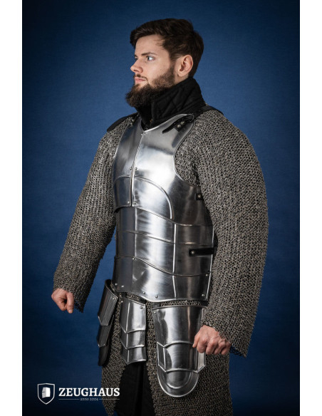 Corazza medievale con cinghie,...