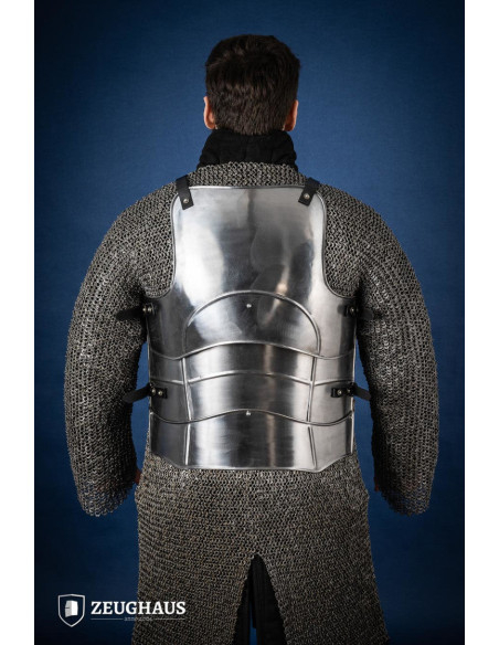 Corazza medievale con cinghie,...