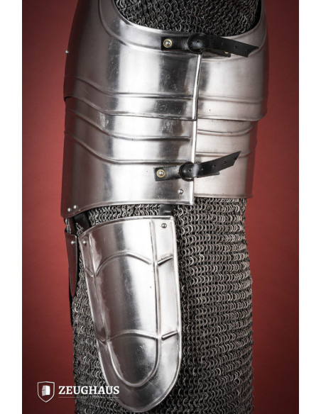 Corazza da guerriero medievale con...
