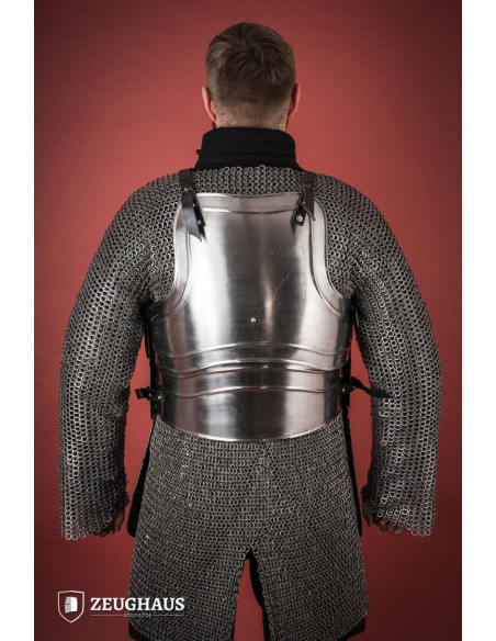 Corazza da guerriero medievale con...