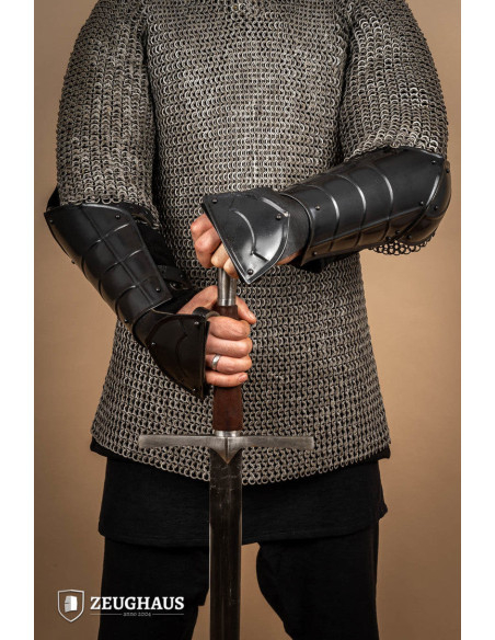 Bracciali medievali in acciaio...