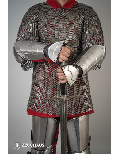 Bracciali medievali in acciaio lucido...