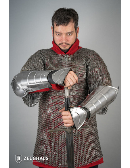 Bracciali medievali in acciaio lucido...